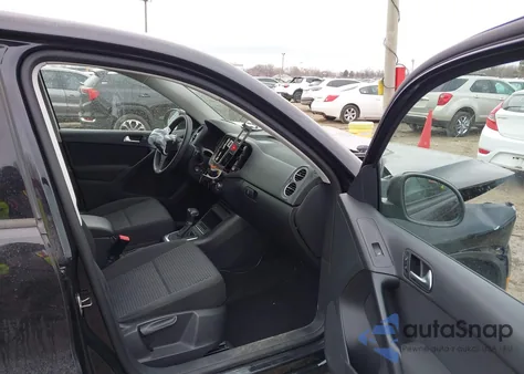 2010 Volkswagen Tiguan S из США, поврежденный, VIN WVGAV7AX1AW516534